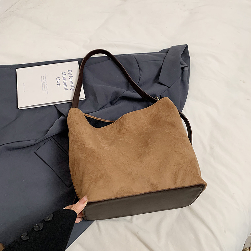 Bolso retro para mujeres 2024 invierno nuevo estilo de moda gran capacidad de alta sensación bolso de moda ocio bolso de hombro