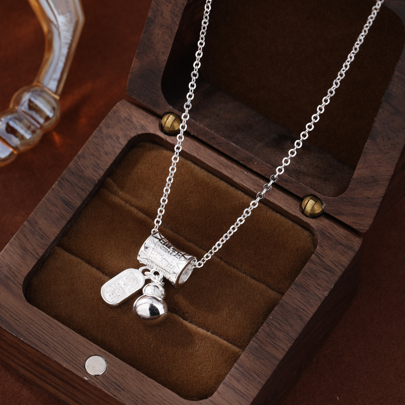 Hielo roto de hielo doble anillo cuatro hojas collar de plata 999 plata ligera lujosa alta sensación pequeña cintura colgante cadena de suéter