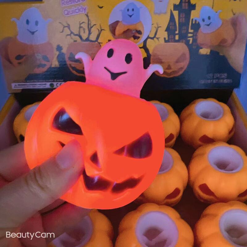 ハロウィーンの新しい夜市の人気はカボチャの頭をからかって音楽をつまんでボールのおもちゃをつぶしておもちゃの現物を解凍します。|undefined