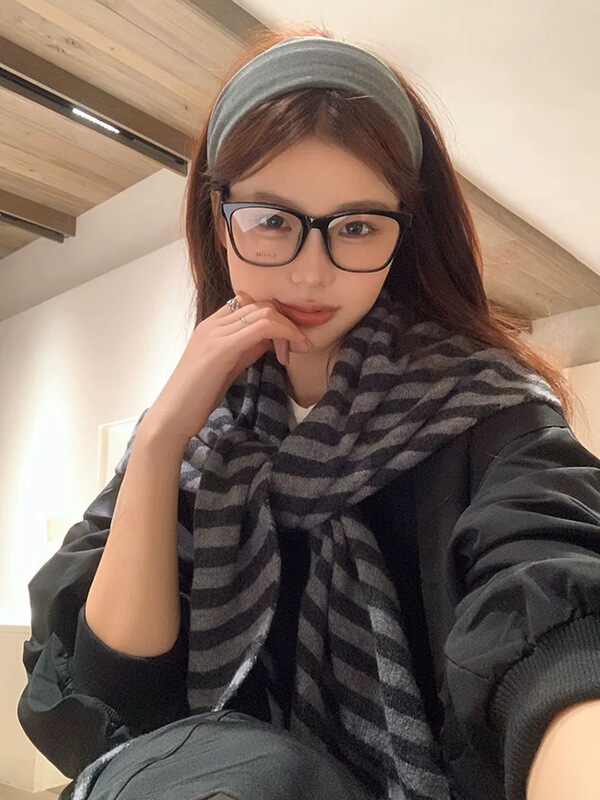 羊毛混纺大三角巾经典条纹披肩女秋冬新款保暖外搭针织搭肩围巾女|undefined