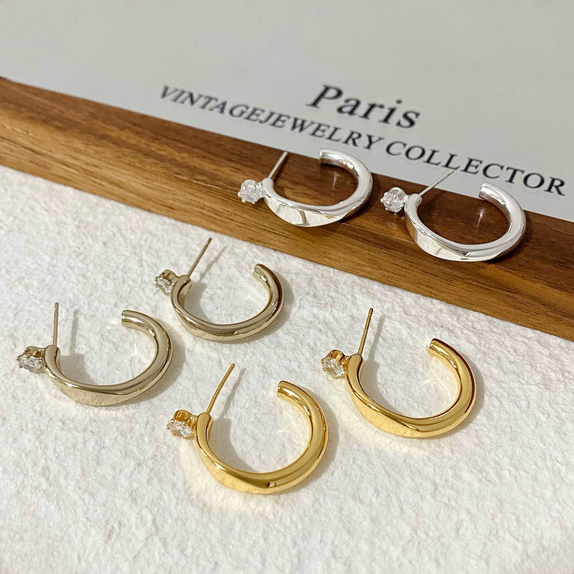 Copper Gold-Plated Minimalist Diamond-Studded C-Shaped Shiny Hoop Earrings for Women, New Niche High-End Fashion Hoop Earrings