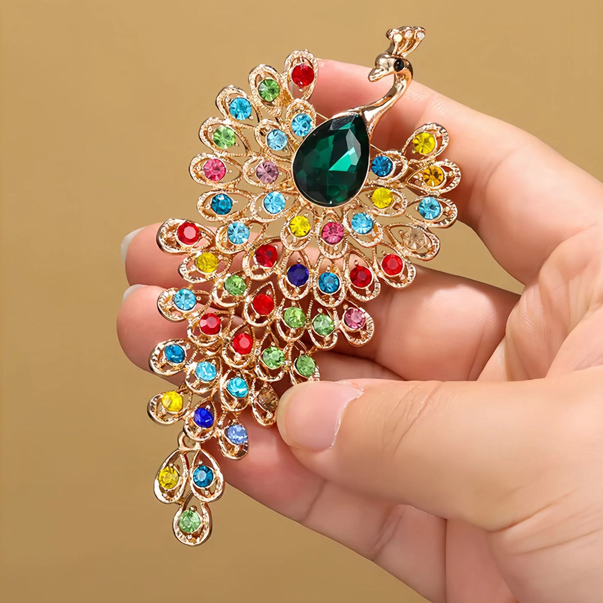 European and American Style Peacock Brooch for Women, High-End Fashion, Aristocratic, High-Value Brooch Pendant, Suit and Coat Accessory