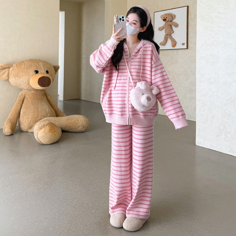 孕妇装秋冬季潮妈洋气慵懒风条纹长袖连帽上衣无托腹阔腿裤两件套|undefined