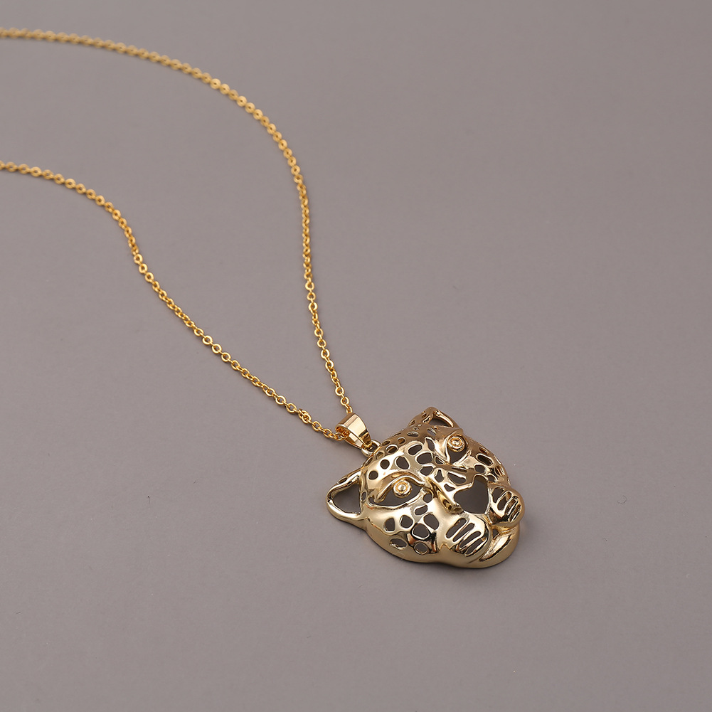 Fashion Hollow Leopard Head Copper Inlaid Zircon Necklace Wholesale display picture 6