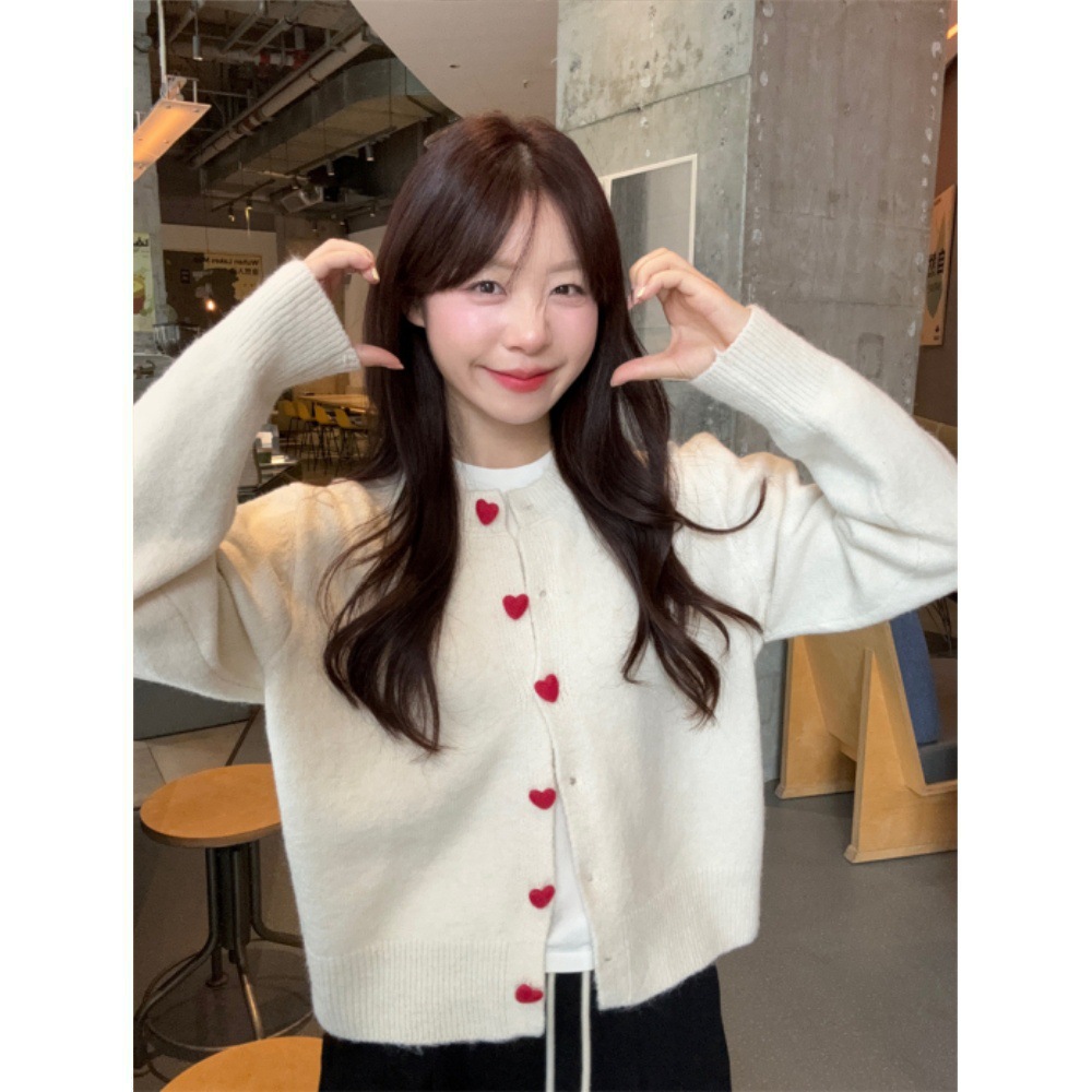 十三行慵懒风爱心包扣时髦彩色设计针织外套米白色春秋季新品开衫
