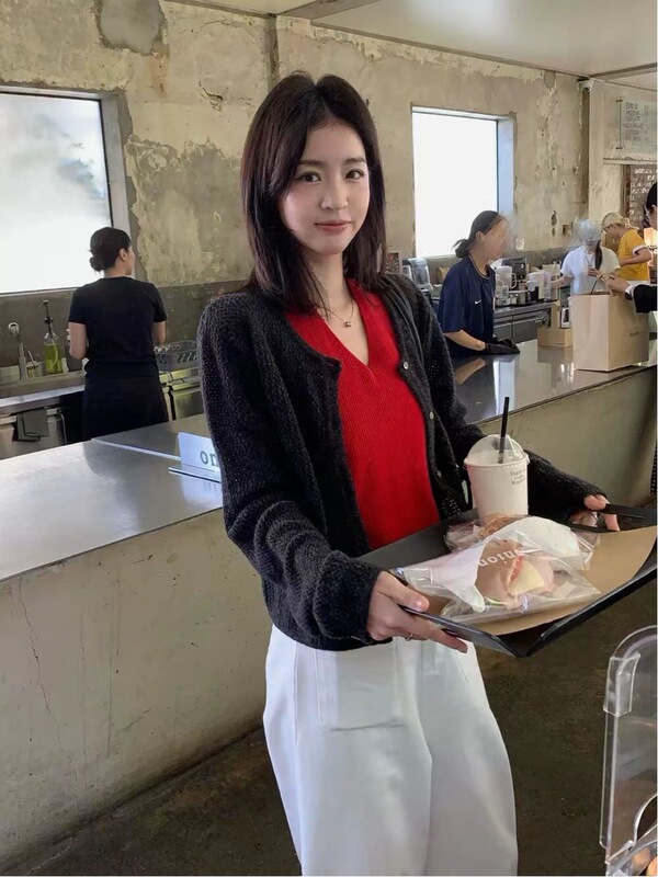 Pusumede Contrasting Color Fake Two-Piece Sweater Women's Wool Knitted Cardigan Elegant Design Long-Sleeved Top