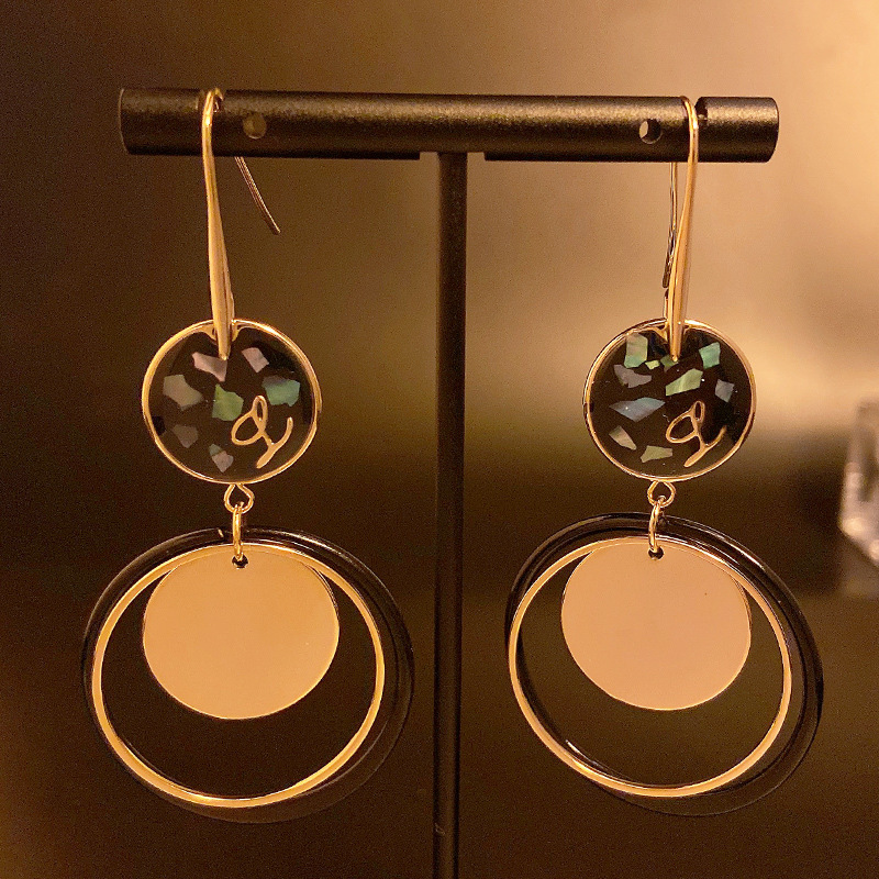 Metal geometric circle hollow out long niche design, fashionable earrings, simple and high-end style earrings_voghion.com