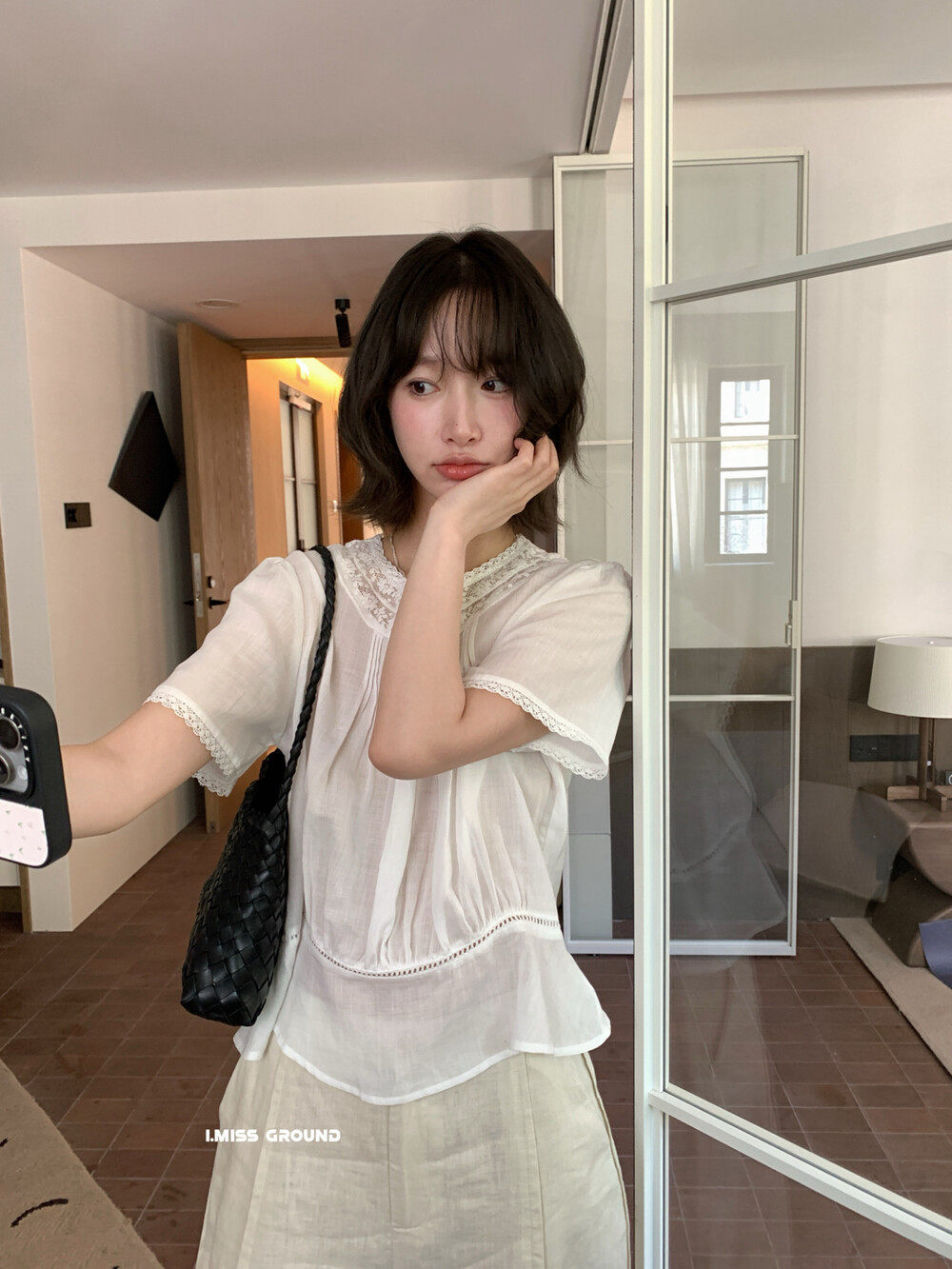 Áo sơ mi nữ tay ngắn phối ren cổ điển chất liệu tơ tằm linen — trắng ngà chi tiết 15