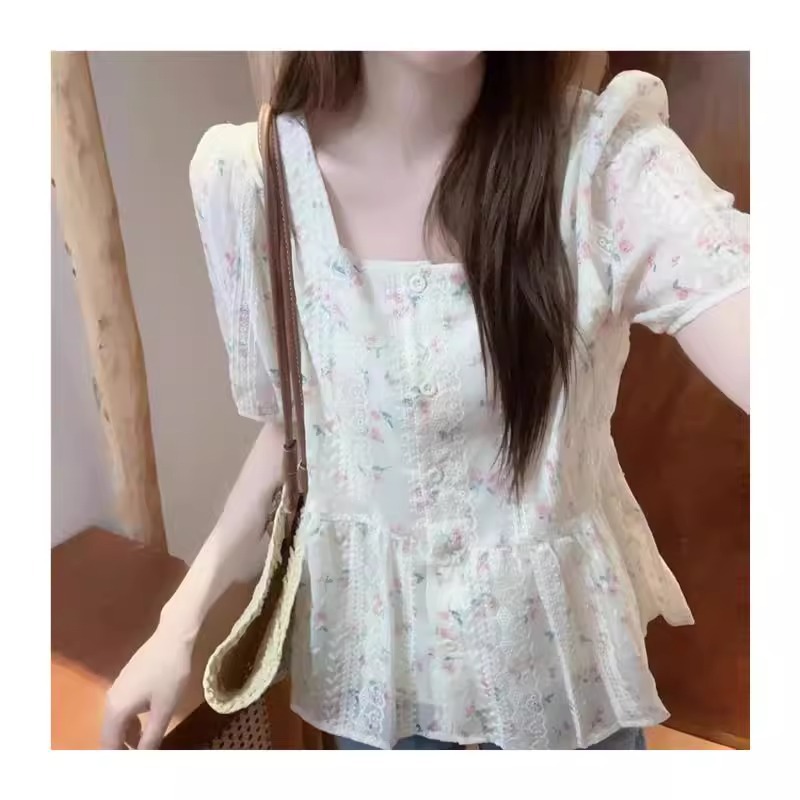Áo sơ mi nữ cổ vuông ren tay phồng họa tiết hoa nhỏ dáng ngắn — Hoa nhỏ