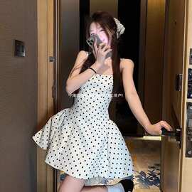 夏季新款波点连衣裙女高级感甜辣露背收腰显瘦蓬蓬吊带短裙潮薄纱