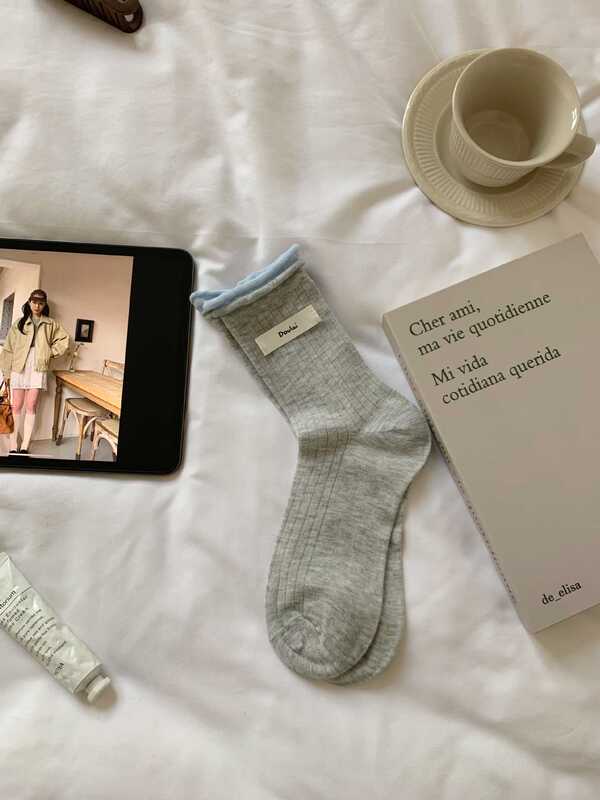 春夏の薄いタイプの25新型の靴下の女性のアルファベットの布の標準の双羅の口の百合の中筒の靴下の洋の空気の通気性の縦条の卸売り|undefined