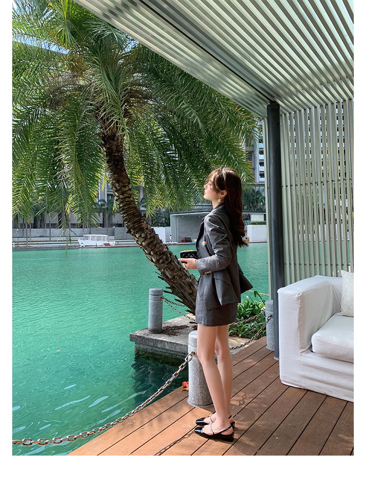 Grava Madre primavera y verano con una palabra de diamante de taladro con cabeza cuadrada hueca trasera, boca poco profunda, tacones gruesos, sandalias Marizhen para mujeres