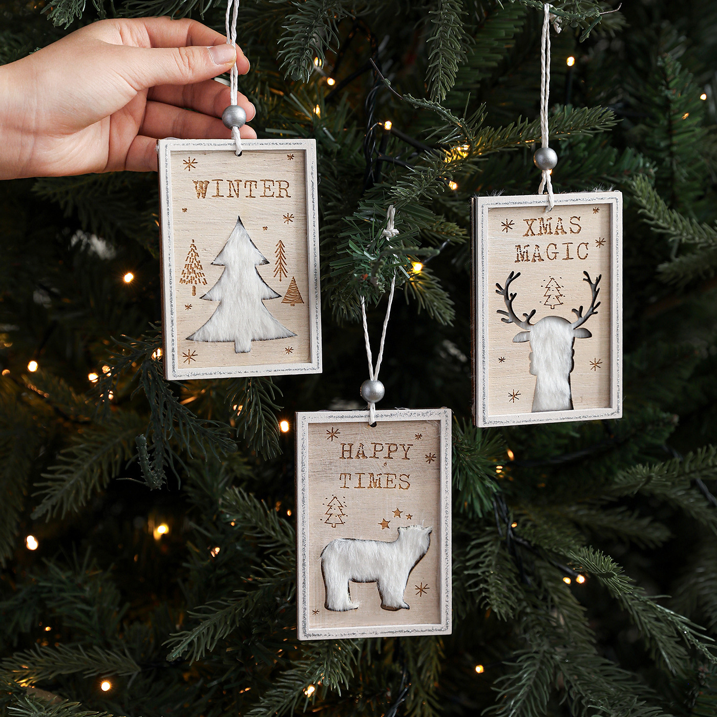 Nuevos colgantes de madera de madera hueco de peluche cuadrado impresión decoración de árbol de Navidad colgantes diseño de escena de alce