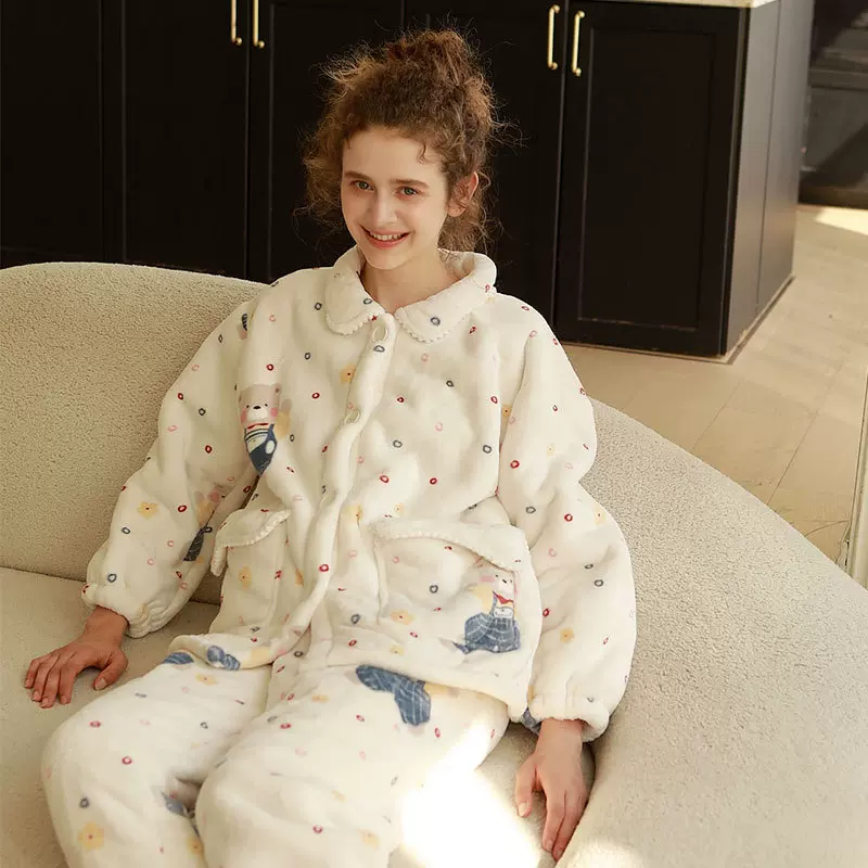 秋冬新品加绒加厚牛奶绒羊羔绒复合绒奶泡背带小熊印花家居服套装