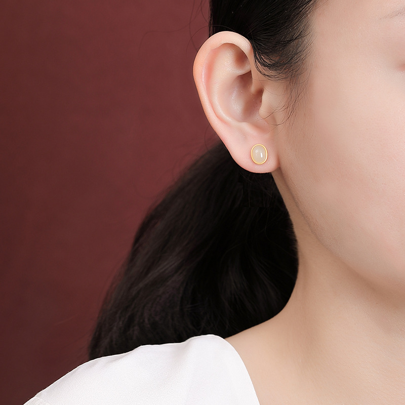 Bông tai bạc S925 mạ vàng đính ngọc Hetian hình trứng phong cách retro — Một cặp