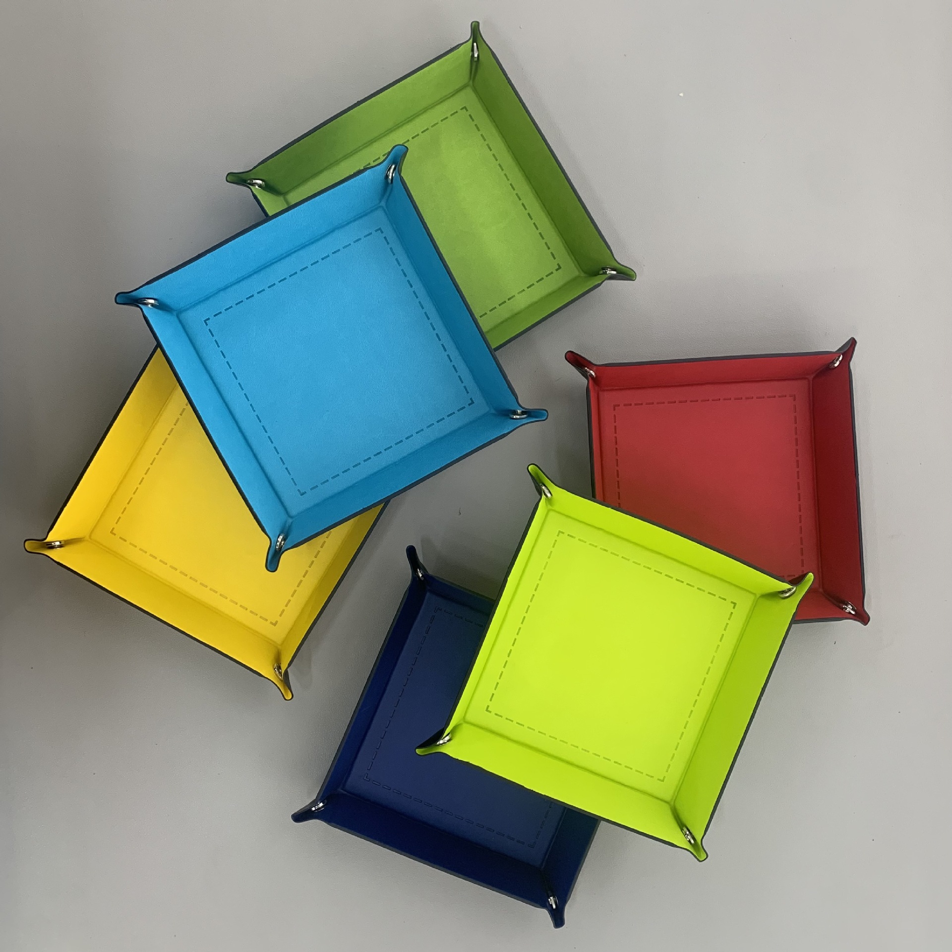 Board Game Dice Plate One Hundred Games Genuine Board Game Accessories Dice Tower PU Leather Color Plate Dice Tower Game Props Dice Tower