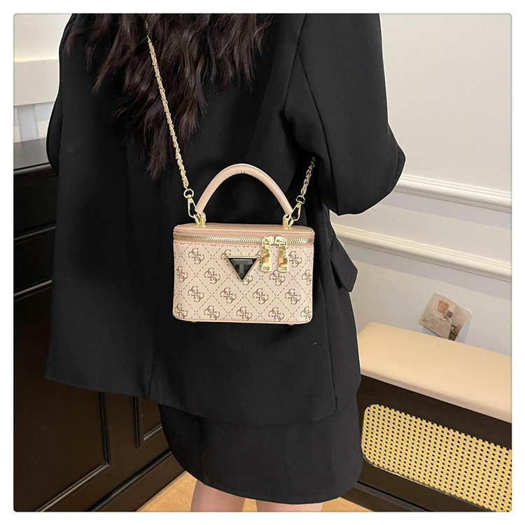 Bolso pequeño con hilo de bordar Lingge Mujer 2025 Nuevo estilo popular Bolso bandolera de cadena salvaje Bolso cuadrado pequeño de moda transfronteriza