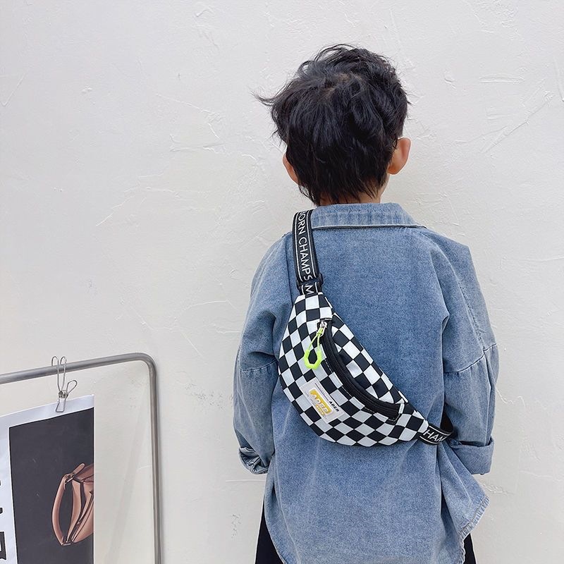 Stylish children's small shoulder bag, trendy boy's sports bag, mini cool baby waist bag, handsome checkerboard pattern girl's chest bag