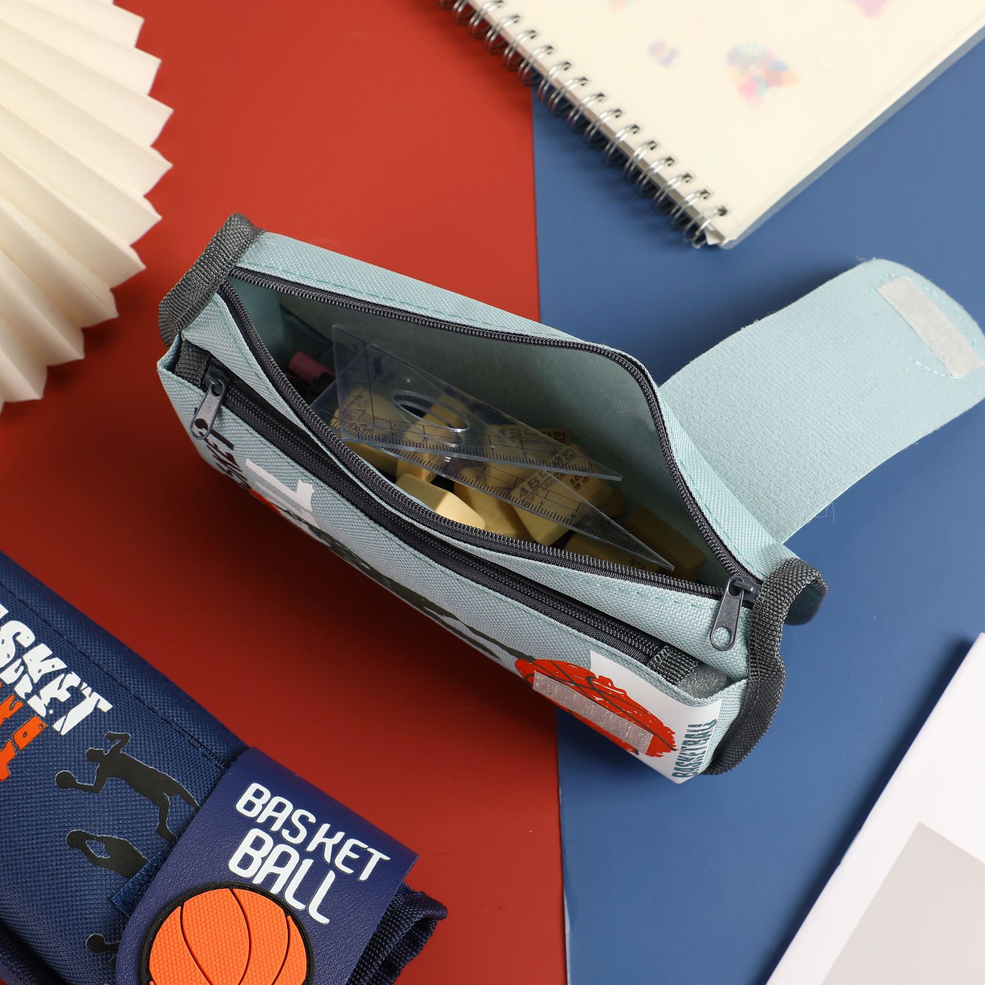 Bolsas de lápiz de baloncesto transfronterizas, estudiantes de secundaria, bolsas de papelería de gran capacidad, bolsas de lápiz simples de alto valor.