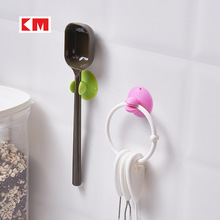 KM 6089 便利吸盘挂夹牙刷架多用小物挂夹插头整理收纳挂架 2个装