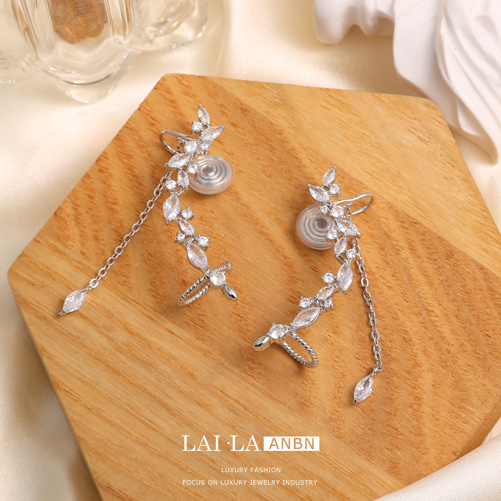 Mosquito bobina oreja clip hembra sin oreja clip de hueso de oreja de alto grado nicho diseño pendientes S925 pendientes de aguja de plata al por mayor