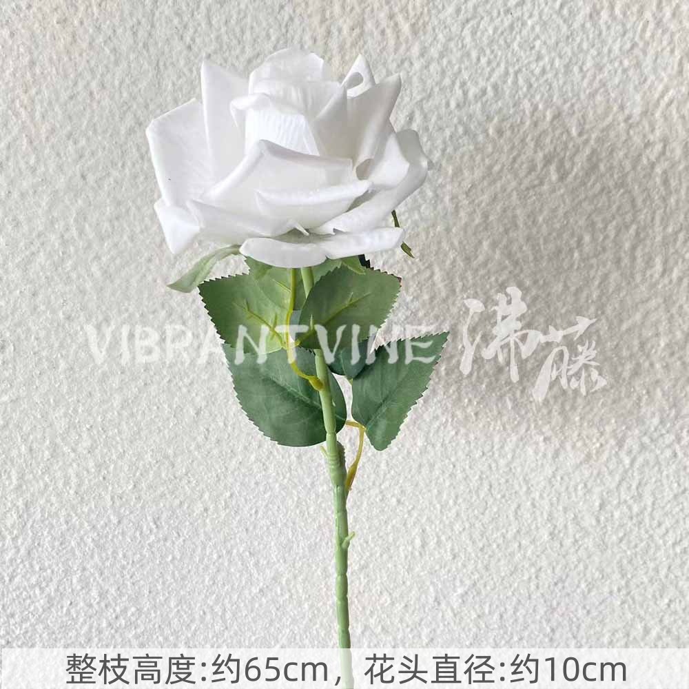 Arreglo de flores de guía de diseño de bodas blanco Arreglo de flores de guía Sala de estar del hotel Decoración de flores falsas Fábrica de flores artificiales al por mayor