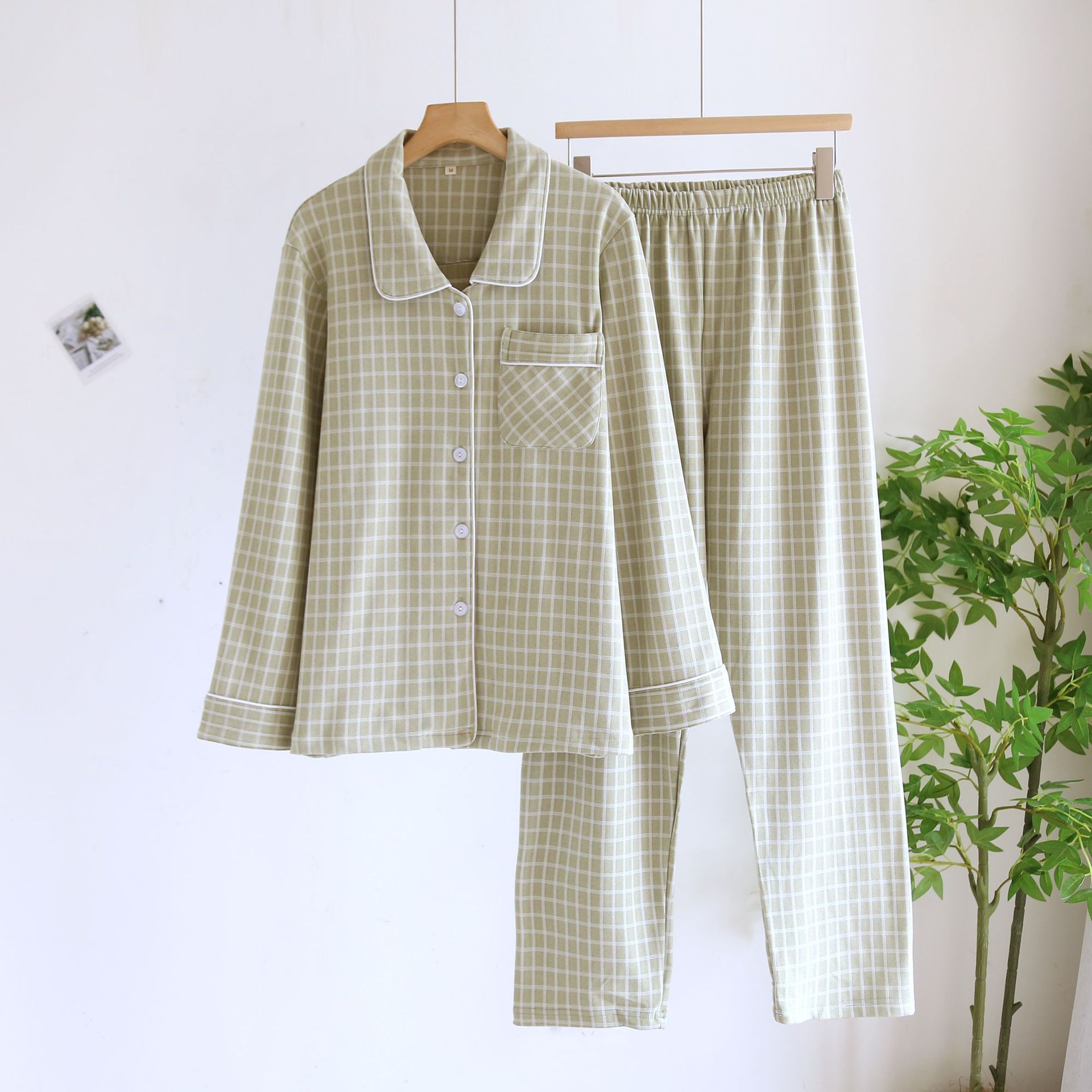 春と秋の冬の新型デコルテのカップルの長袖のズボンの家庭服は簡単でカジュアルな大きいサイズの男性の女性のパジャマのスーツです。