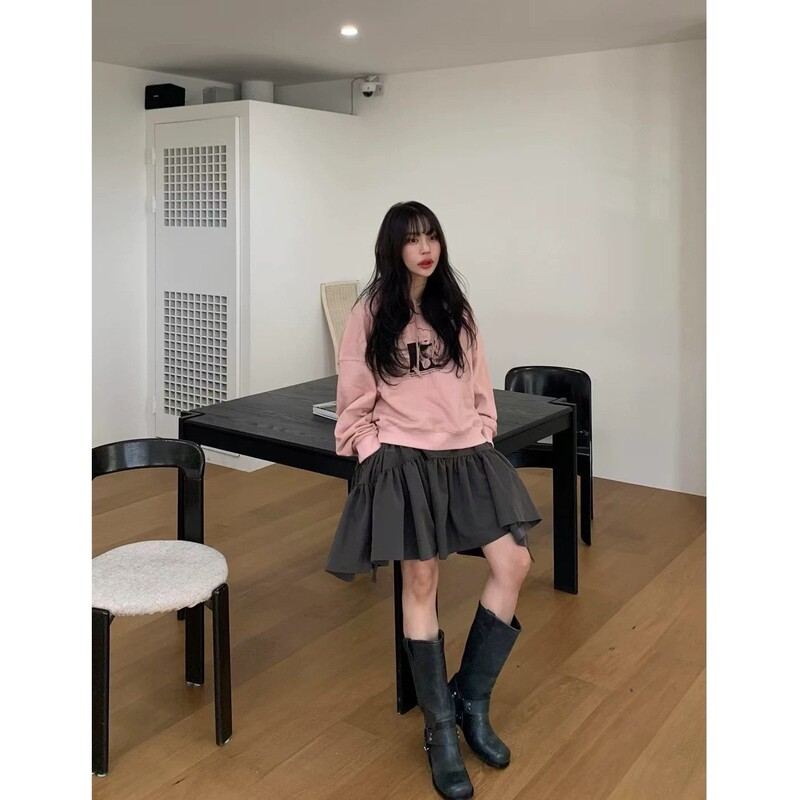 Now the New 2026 Spring Collection from Korean Designer Ber*Ha Includes a Hooded Bear Print Pullover Short Sweatshirt Now the New 2026 Spring Collection from Korean Designer Ber*Ha Includes a Hooded Bear Print Pullover Short Sweatshirt