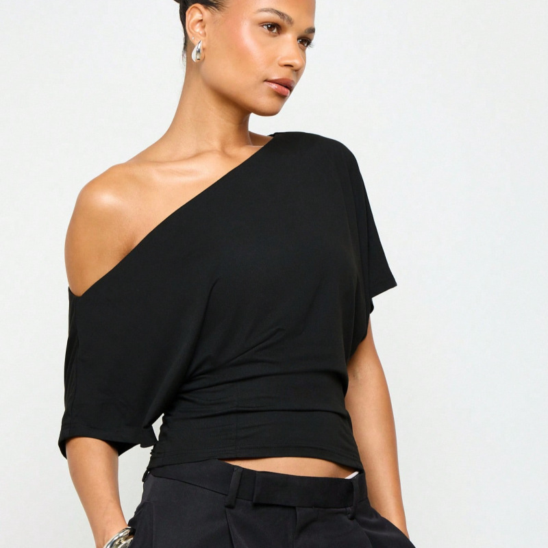 Hot Girl Style One-Shoulder Batwing Sleeve Waist-Cinching Short-Sleeve Top for Women, High-End Off-Shoulder Design, Trendy Hot-Selling Women's T-Shirt This Year Hot Girl Style One-Shoulder Batwing Sleeve Waist-Cinching Short-Sleeve Top for Women, High-End Off-Shoulder Design, Trendy Hot-Selling Women's T-Shirt This Year