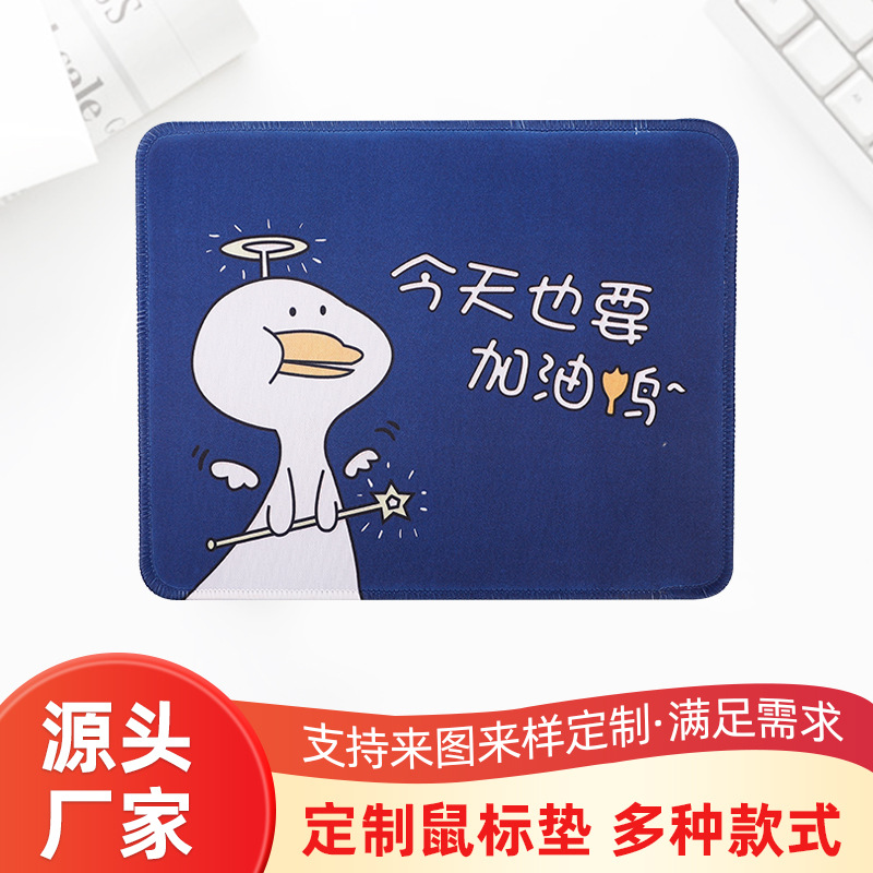 공장 도매 만화 스몰 사이즈 마우스 패드는 미끄럼 방지 컴퓨터 게임 키 사무실 책상 패드 선물 패드를 대신 보낼 수 있습니다.