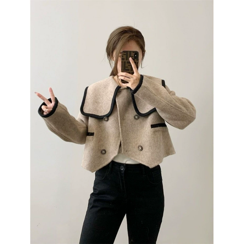Двойное шерстяное осеннее пальто с кукольным воротником