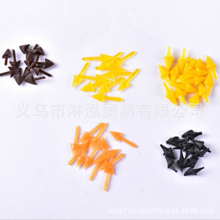 Cruzar la frontera pequeños accesorios de pollo amarillo frijol negro ojo pollo pájaro boca directamente en boca de pato felpa animal boca