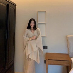 気品が優しくて、やせているストレートショールの尾のスカートは身長のウールのメリヤスを抑えません。