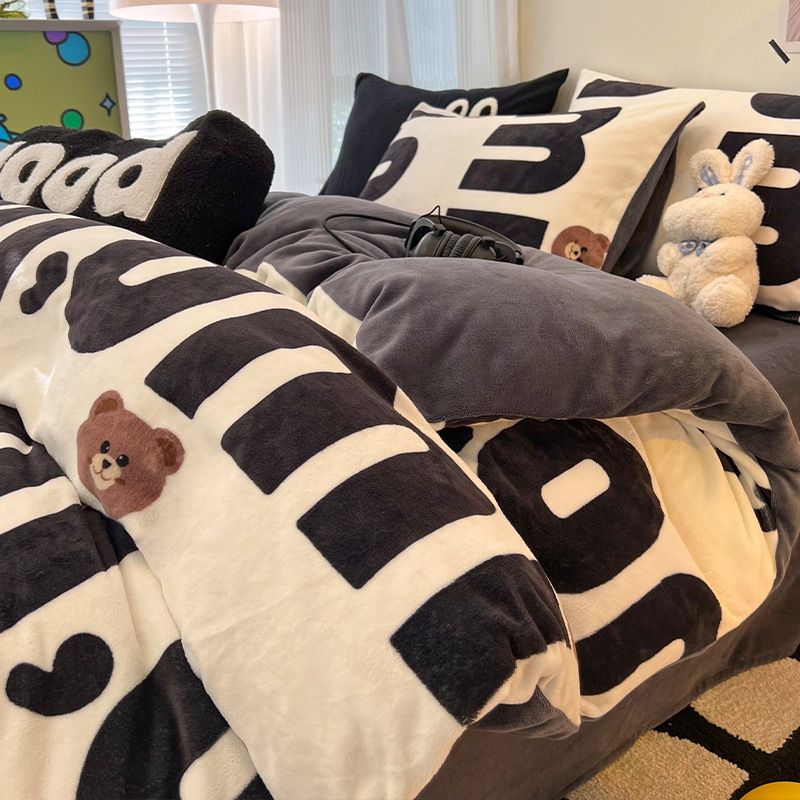 Juego de cuatro piezas de cama gruesa de terciopelo de leche otoño e invierno más funda de edredón de terciopelo sábana de dormitorio de terciopelo de coral juego de tres piezas nuevo
