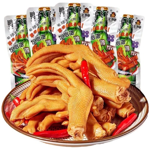 Duck flying, Longyan braised duck feet, sour and spicy duck palms, duck wing roots, whole duck neck, braised flavor snacks, small eats, braised duck feet