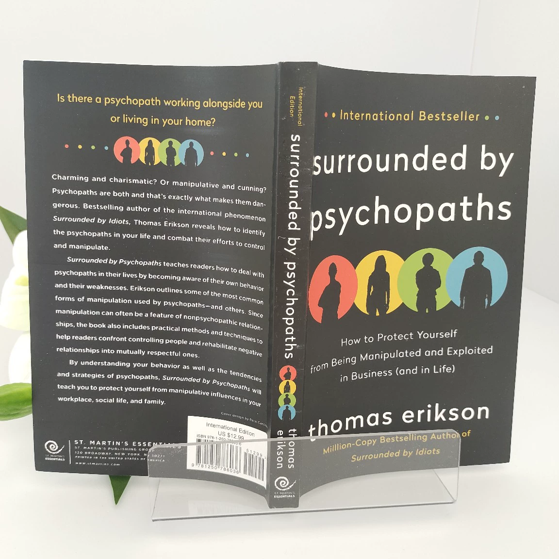 [Хит сезона SURROUNDEDBYPSYCHOPATHS «Окружён психопатами»]