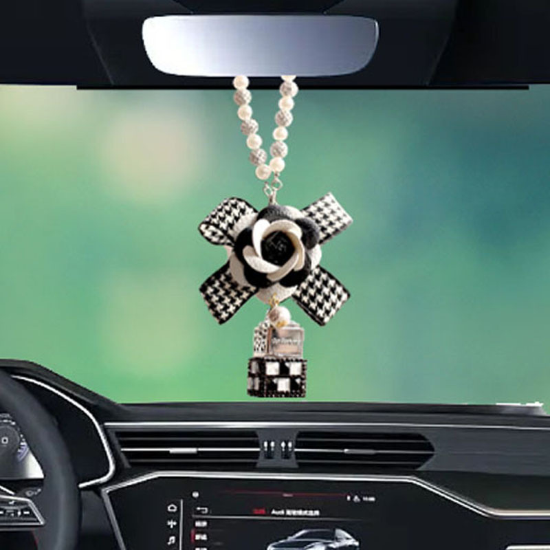 Colgante de coche de camelia Colgante de coche de pata de gallo Espejo retrovisor de aromaterapia Colgante de coche Colgante de coche de lujo ligero Colgante de coche de celebridad de Internet