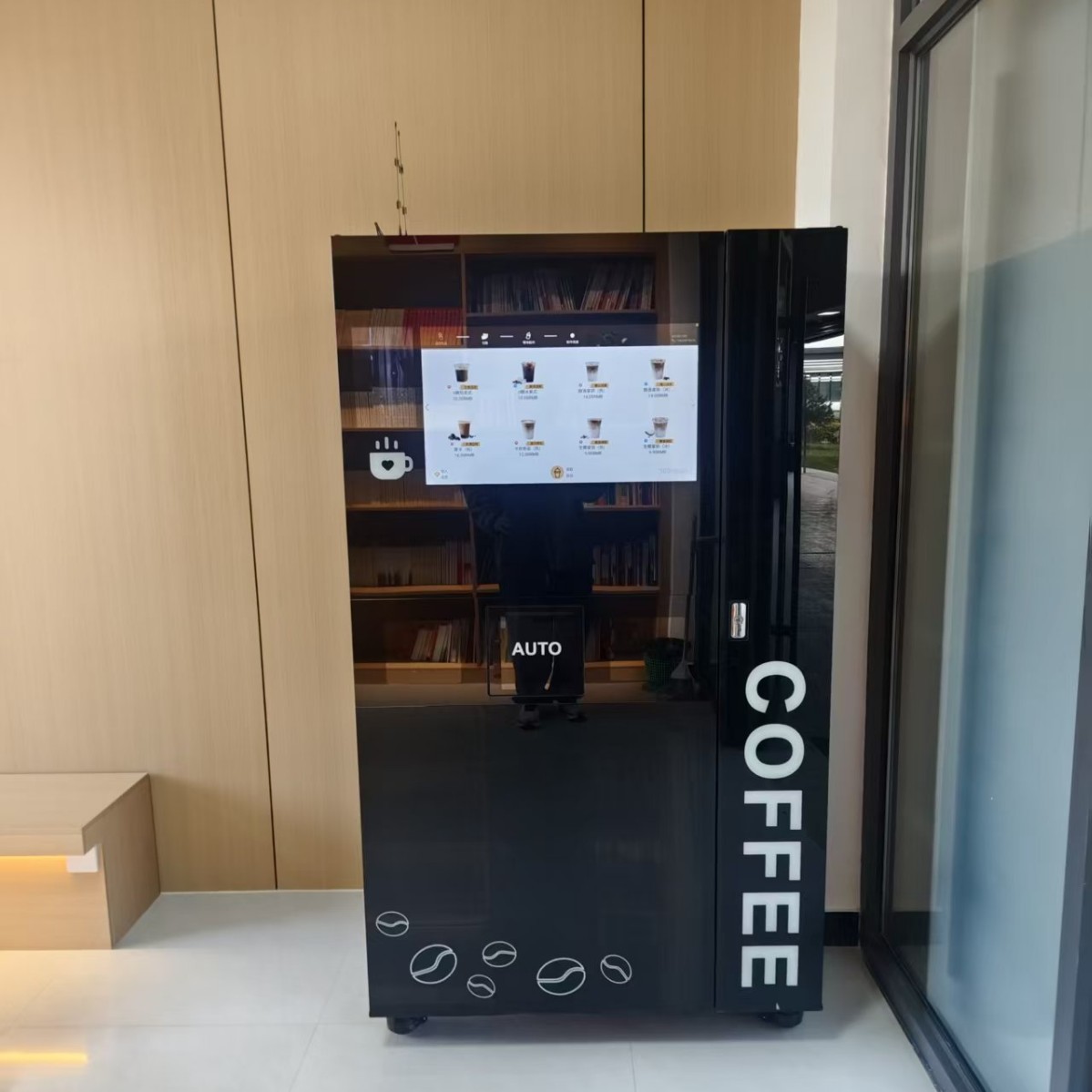 Máquina vendedora de café helado de molienda automática soporta una variedad de pagos caliente y frío de doble temperatura glándula automática limpieza automática