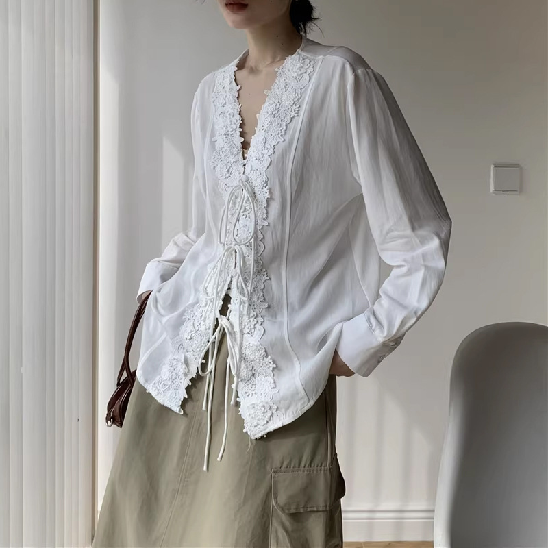 2026 Spring/Summer French-Style V-Neck Lace Trim Crochet Hollow-Out Tie-Up Shirt for Women, Loose and Comfortable with a High-End Feel 2026 Spring/Summer French-Style V-Neck Lace Trim Crochet Hollow-Out Tie-Up Shirt for Women, Loose and Comfortable with a High-End Feel
