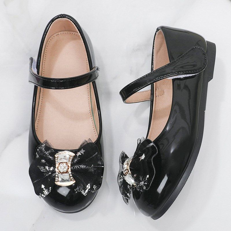 Zapatos de cuero negro para niñas 2024 primavera nuevos zapatos de princesa para niños medianos y grandes zapatos de rendimiento de moda para niños zapatos de estudiante para niñas bebés