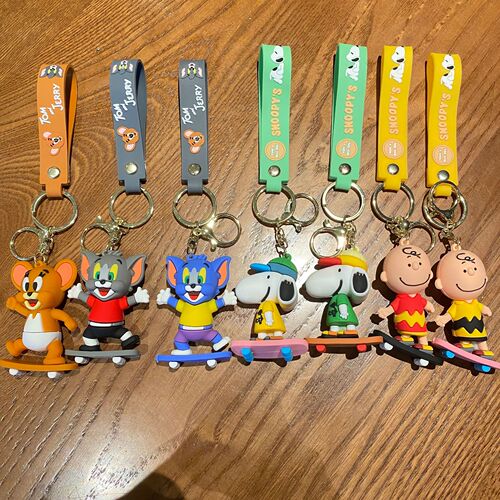Snoopy Tom and Jerry Cartoon Keychain Personalized Skateboard Doll School Bag Pendant Car Keychain Small Commodity