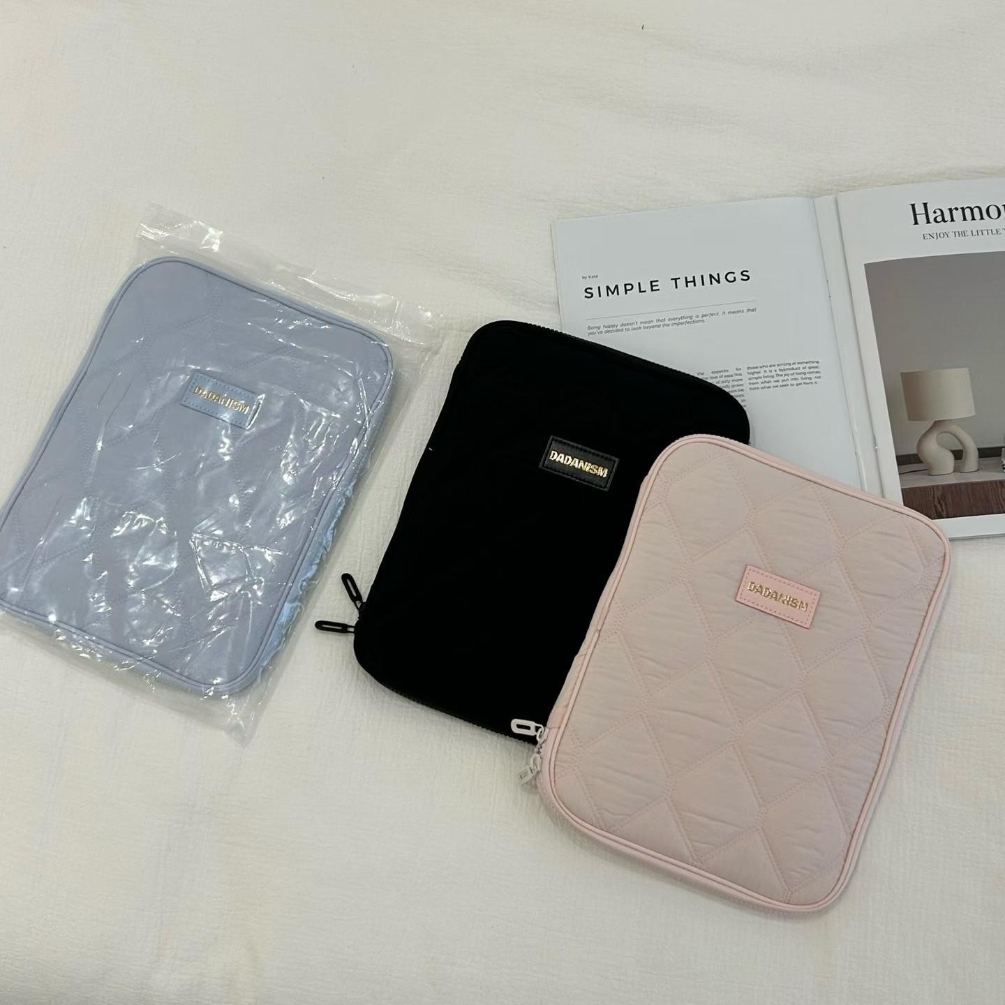 Wholesale of foreign trade inventory tablet storage bags, tablet protective storage bags, travel portable storage bags, live streaming group purchase