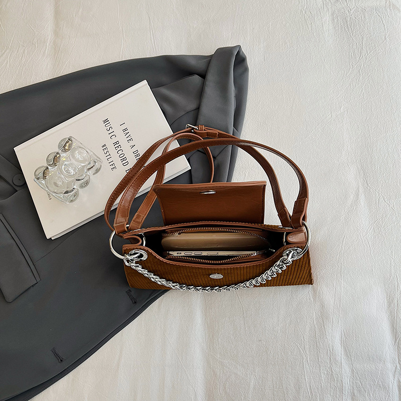 Bolsos transfronterizos para mujer 2024 nuevo estilo nicho de alta gama popular bolso cuadrado pequeño retro francés salvaje bolso de axila de un solo hombro