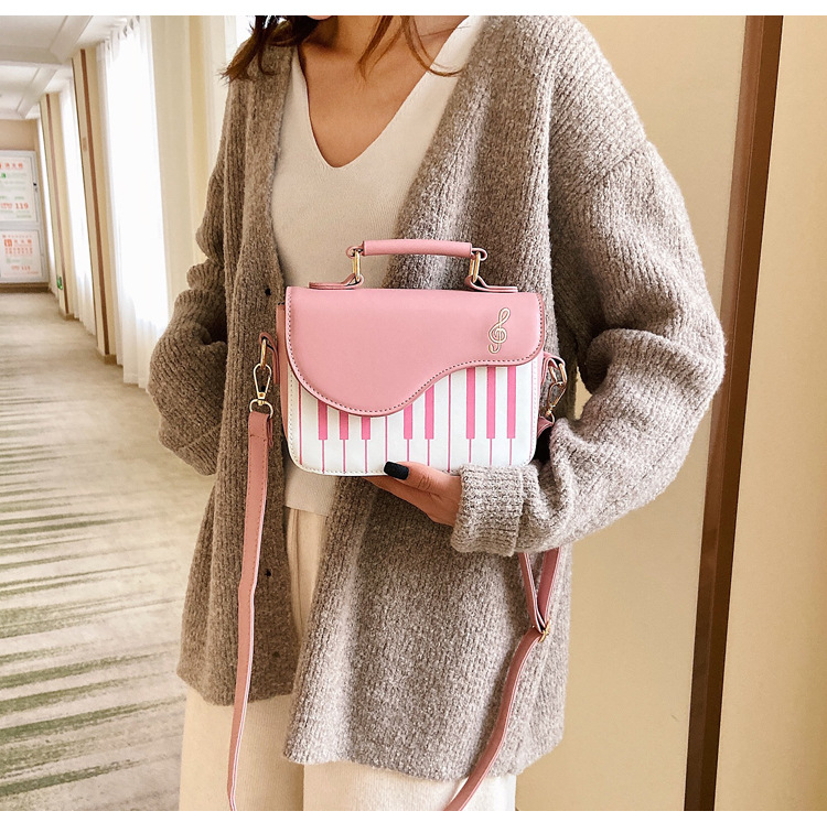 Small Pu Leather Solid Color Fashion Square Flip Cover Square Bag Shoulder Bag display picture 1