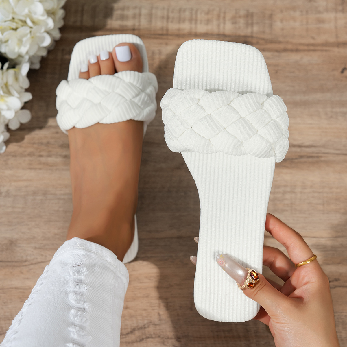 Sandalias planas de estilo minimalista para mujer, diseño de una sola tira tejida, fáciles de poner, versátiles para el hogar y para ir al trabajo.