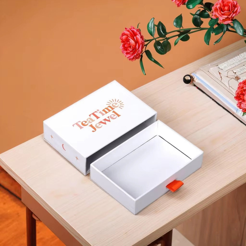 Customizable White Cardboard Paper Box 4C Matte Finish Jewelry Gift Watch Earrings Pendant Packaging