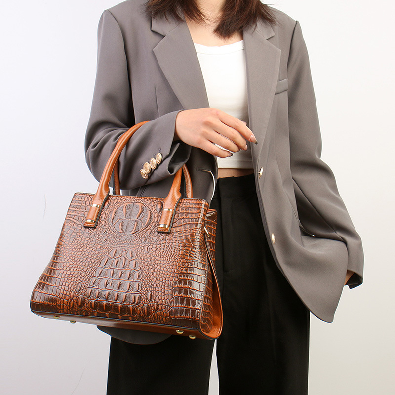 Naiste kerge luksusbrändi krokodillimustriga pehmest nahast emakott 2023. aasta uus Euroopa ja Ameerika trendikas elegantne käekott keskealistele naistele_voghion.com
