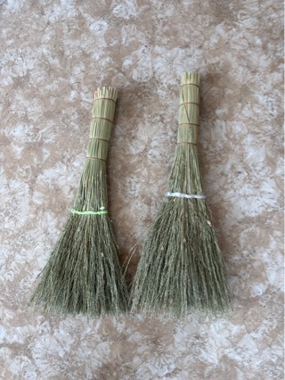 Small Broom for Sorghum Seedlings, Desktop Brush, Short-Handled Dust Removal Broom, Traditional Household Broom for Sweeping Beds Small Broom for Sorghum Seedlings, Desktop Brush, Short-Handled Dust Removal Broom, Traditional Household Broom for Sweeping Beds
