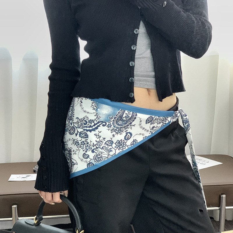 Toalla triangular con cintura, bufanda de seda con flor de anacardo retro, sensación de alta gama, cortina de pedo apilada multifuncional de verano, diadema de todo fósforo