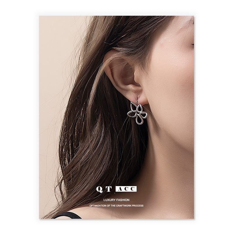 Personalidad de moda, elementos de flores de alta gama, sentido de líneas, pendientes de metal, estilo dulce y fresco, artefactos a juego de verano, venta caliente